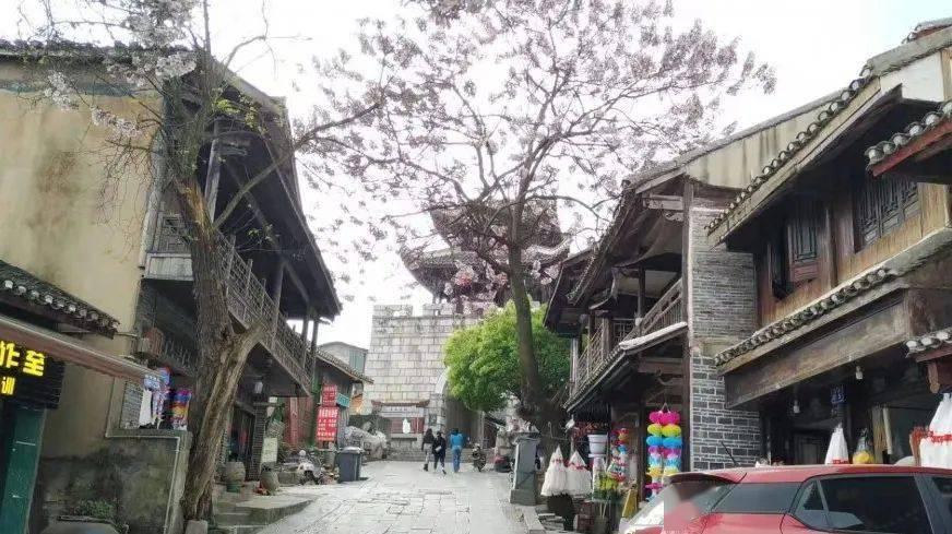 探索问答世界,进入男生一边跟我暧昧一边跟其他女生聊天怎么发朋友圈?,寻找知识的宝藏